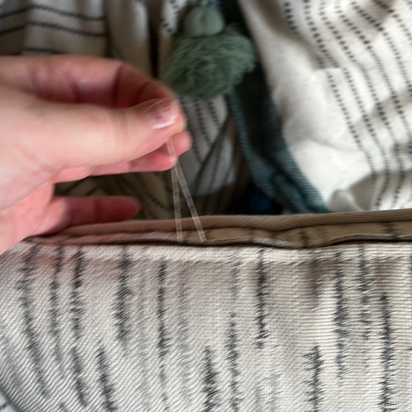 Set of Two Pillows EUC - Picture 4 of 5